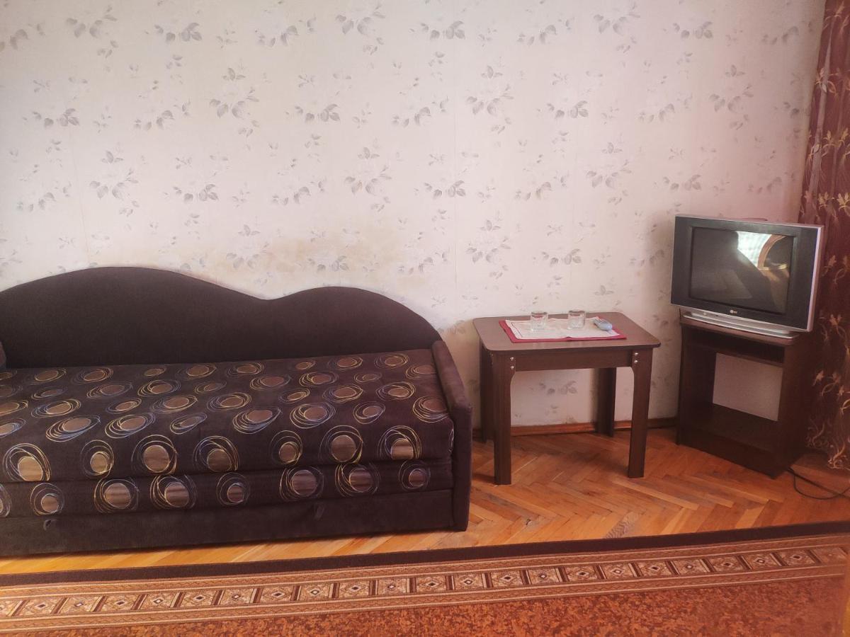 Комунальне Підприємство Готель Україна ゾーロチウ エクステリア 写真